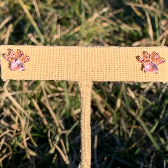 FLASH SALE Pink Paw Print Heart Crystal Earrings - Picture 4 of 8